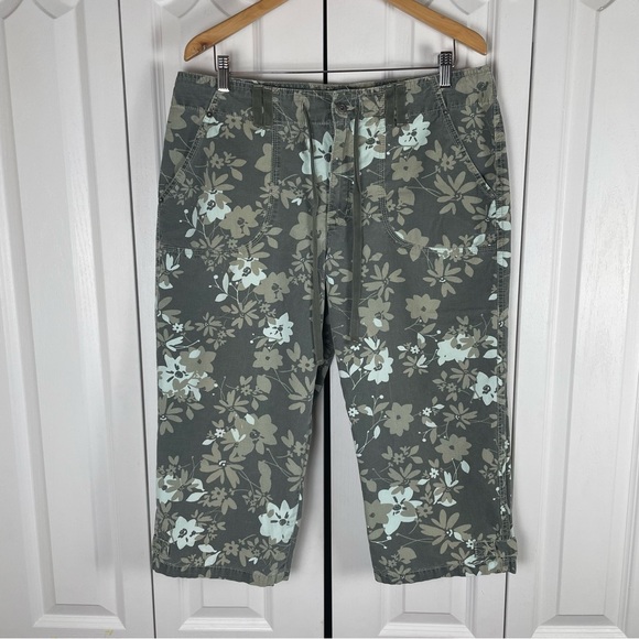 Gloria Vanderbilt Pants - Y2K Gloria Vanderbilt Ripstop Floral Capri Pants Women’s 14 Green Utility Sporty